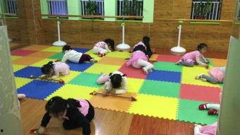 幼儿舞蹈手牵手视频